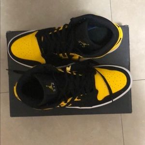 Air Jordan 1 Mid New Love